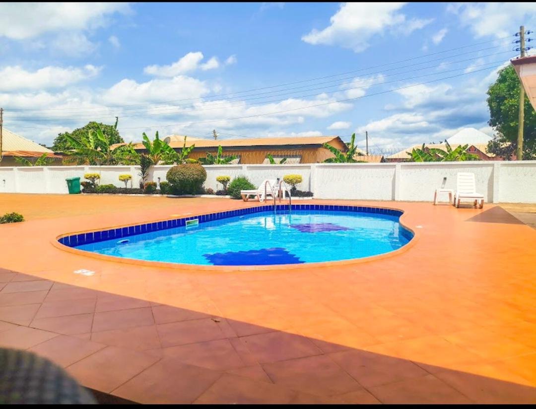 Villa Kam dining area
